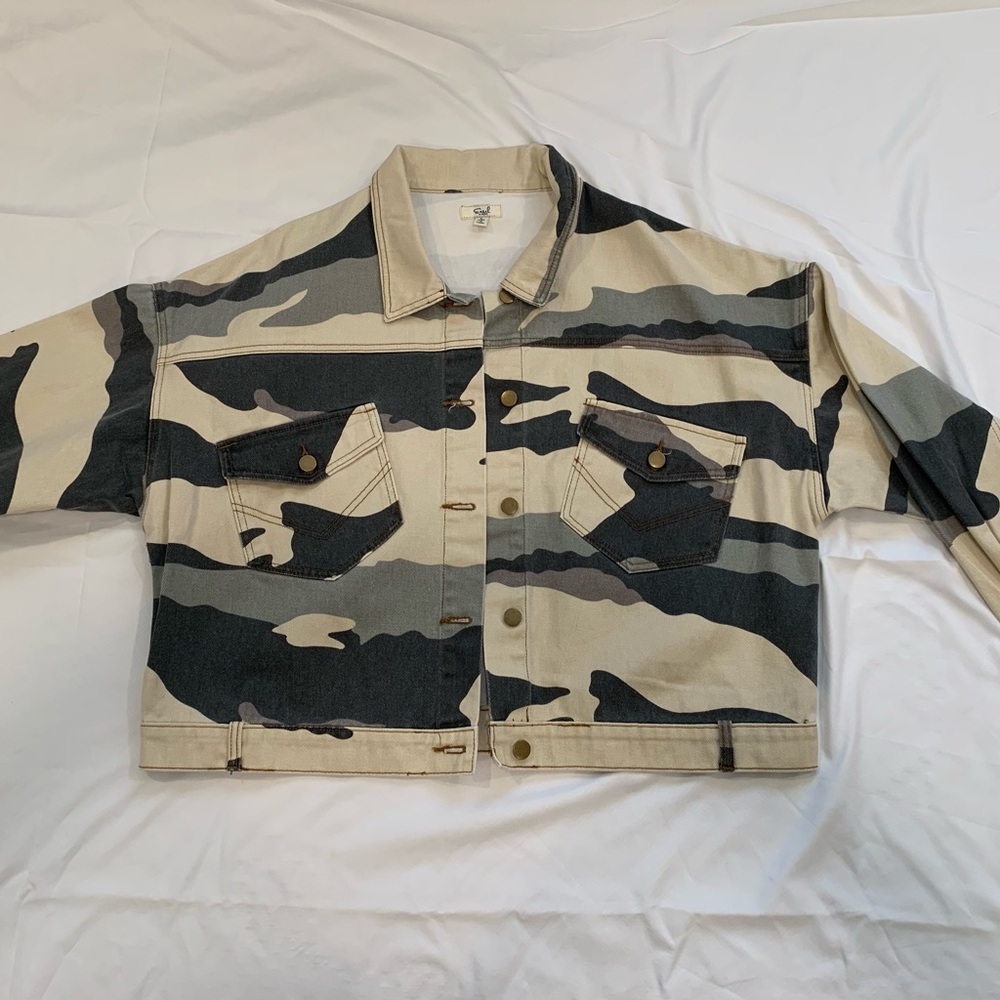 Easel Camo Oversized Denim Jacket Cream/Gray/Black Button Down, Women's Large